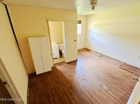 Bedroom - 220 Pin Oak Dr, Jackson, MS 39213 photo 1 of 5