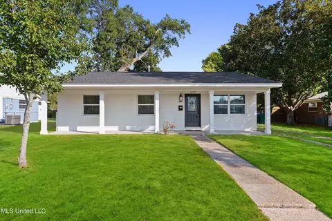 2329 Middlecoff Dr, Gulfport, MS 39507