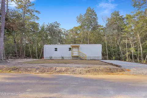 19075 Clearwater Dr, Kiln, MS 39556