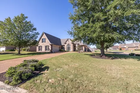 5087 Garner Ln, Southaven, MS 38672