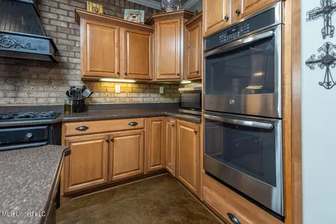 Kitchen - 830 W Slocum Point Cv, Hernando, MS 38632 photo 1 of 3