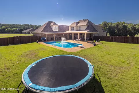 Exterior - 830 W Slocum Point Cv, Hernando, MS 38632 photo 7 of 9