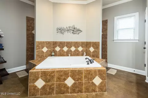 Bath - 830 W Slocum Point Cv, Hernando, MS 38632 photo 2 of 5