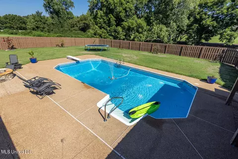 Exterior - 830 W Slocum Point Cv, Hernando, MS 38632 photo 5 of 9