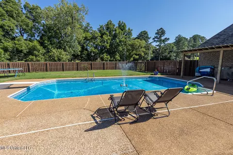 Exterior - 830 W Slocum Point Cv, Hernando, MS 38632 photo 8 of 9
