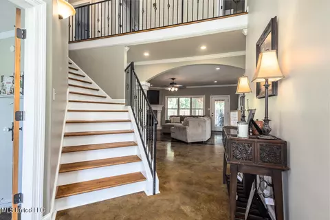 Entry Way - 830 W Slocum Point Cv, Hernando, MS 38632 photo 3 of 5