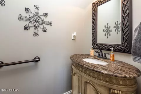 Bath - 830 W Slocum Point Cv, Hernando, MS 38632 photo 1 of 5