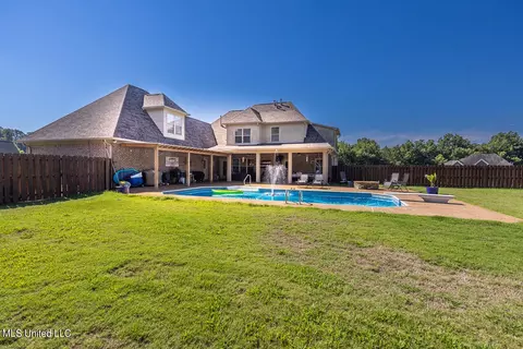 Exterior - 830 W Slocum Point Cv, Hernando, MS 38632 photo 6 of 9