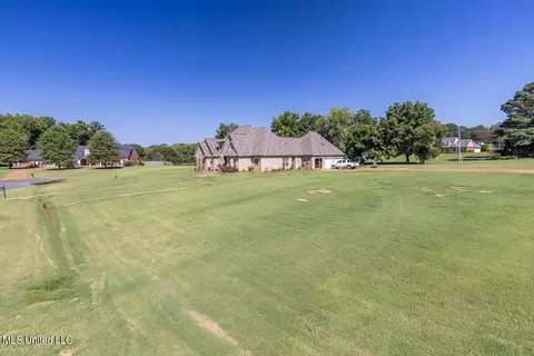 830 W Slocum Point Cv, Hernando, MS 38632
