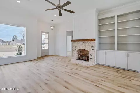 Living - 703 Radiance Pl, Brandon, MS 39042 photo 2 of 4