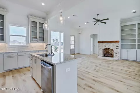 Kitchen - 703 Radiance Pl, Brandon, MS 39042 photo 2 of 3