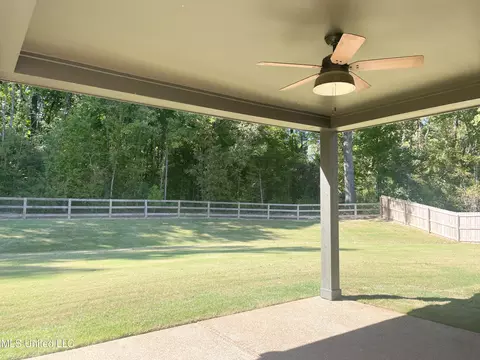 Exterior - 3039 Fossil Hill Dr, Hernando, MS 38632 photo 3 of 6