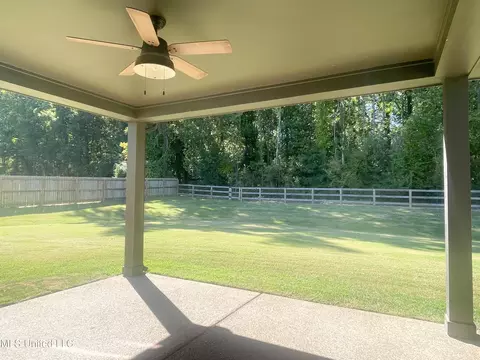 Exterior - 3039 Fossil Hill Dr, Hernando, MS 38632 photo 4 of 6