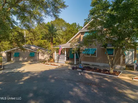 8176 E Cypress Dr, Perkinston, MS 39573