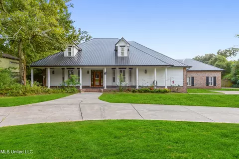 808 Spanish Ave, Pascagoula, MS 39567