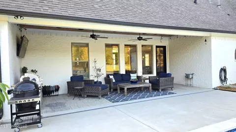 Exterior - 404 Calvary Xing, Brandon, MS 39047 photo 8 of 10