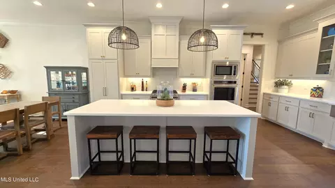 Kitchen - 404 Calvary Xing, Brandon, MS 39047 photo 2 of 6