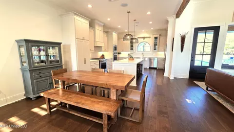 Dining - 404 Calvary Xing, Brandon, MS 39047 photo 1 of 3