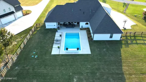 Exterior - 404 Calvary Xing, Brandon, MS 39047 photo 5 of 10