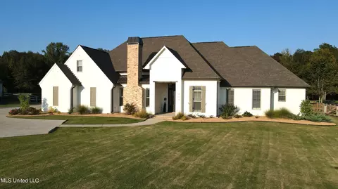 Exterior - 404 Calvary Xing, Brandon, MS 39047 photo 2 of 10