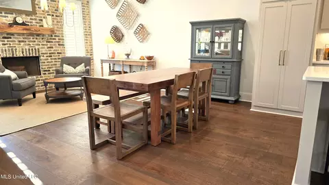 Dining - 404 Calvary Xing, Brandon, MS 39047 photo 2 of 3