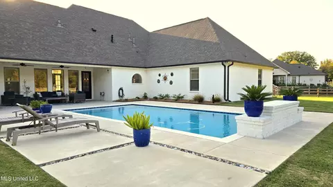Exterior - 404 Calvary Xing, Brandon, MS 39047 photo 7 of 10