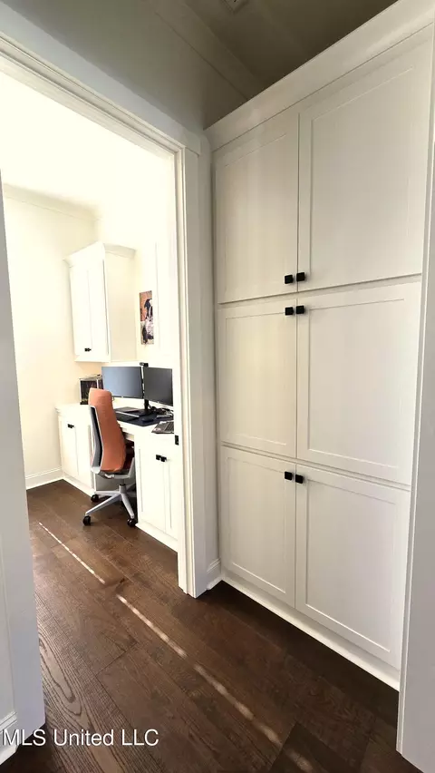 Entry Way - 404 Calvary Xing, Brandon, MS 39047 photo 1 of 4