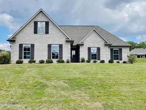 106 Cross Creek Dr, Senatobia, MS 38668
