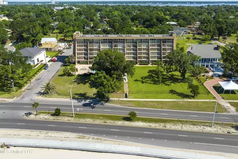 520 Beach Blvd #404, Biloxi, MS 39530