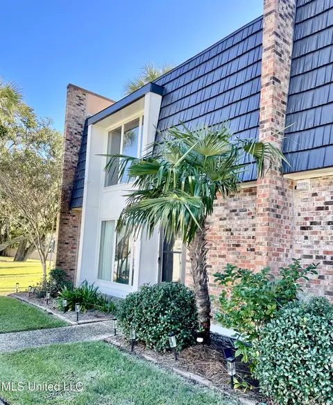 527 Front Beach Dr #78, Ocean Springs, MS 39564