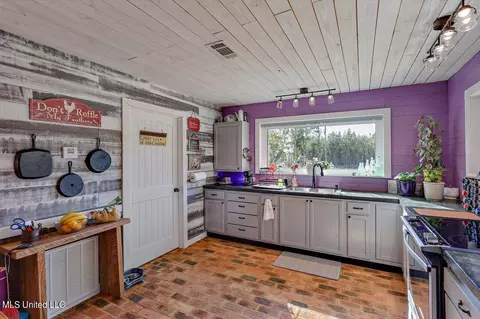 Kitchen - 46 Craig Rd, Lena, MS 39094 photo 2 of 3