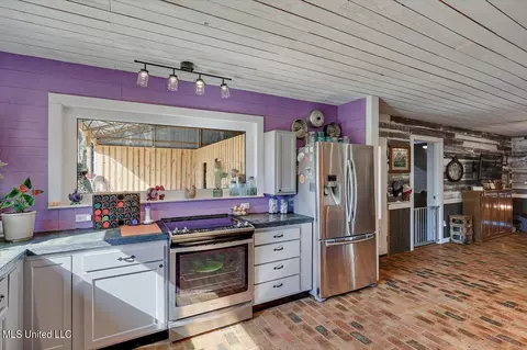 Kitchen - 46 Craig Rd, Lena, MS 39094 photo 3 of 3