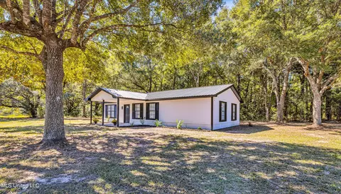 15315 Wolf Ridge Rd, Moss Point, MS 39562