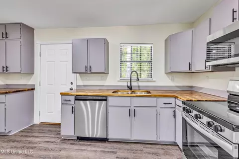 15315 Wolf Ridge Rd, Moss Point, MS 39562 photo 11