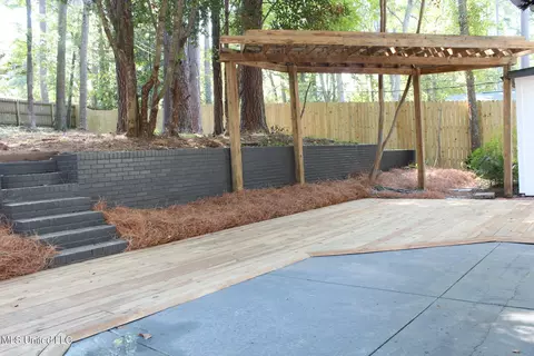 Exterior - 2247 Bellingrath Rd, Jackson, MS 39211 photo 4 of 5