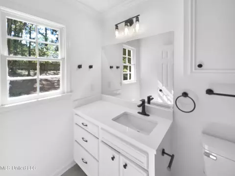 Bath - 2247 Bellingrath Rd, Jackson, MS 39211 photo 1 of 3