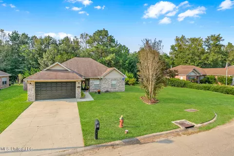 16 Crimson Ln, Picayune, MS 39466