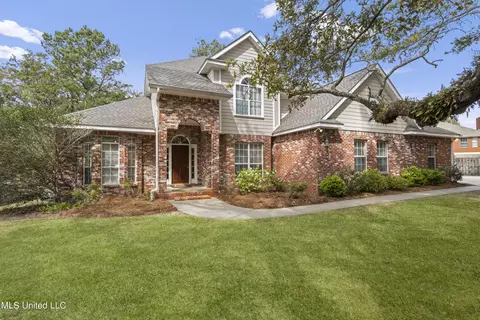 259 Holcomb Blvd, Ocean Springs, MS 39564