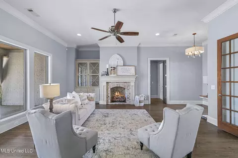 Living - 804 Onyx Pl, Flowood, MS 39232 photo 2 of 5