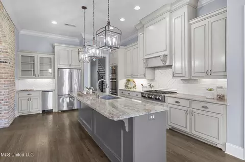Kitchen - 804 Onyx Pl, Flowood, MS 39232 photo 3 of 8