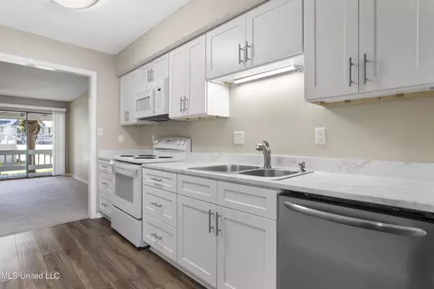 Kitchen - 295 Highpoint Dr, Diamondhead, MS 39525 photo 3 of 4