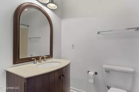 Bath - 295 Highpoint Dr, Diamondhead, MS 39525 photo 2 of 4