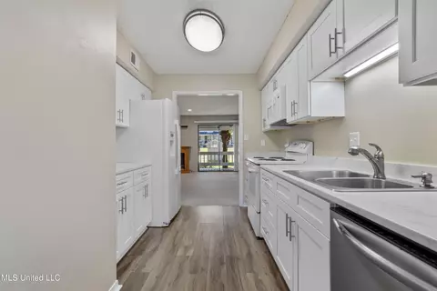 Kitchen - 295 Highpoint Dr, Diamondhead, MS 39525 photo 2 of 4