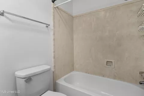 Bath - 295 Highpoint Dr, Diamondhead, MS 39525 photo 3 of 4