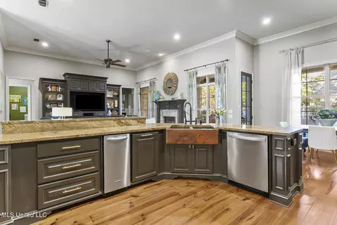 Kitchen - 816 Aberdeen Cv, Madison, MS 39110 photo 6 of 6