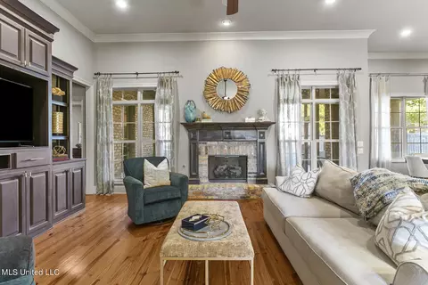 Living - 816 Aberdeen Cv, Madison, MS 39110 photo 1 of 2