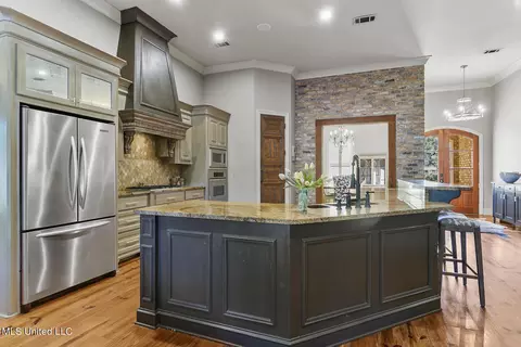 Kitchen - 816 Aberdeen Cv, Madison, MS 39110 photo 4 of 6