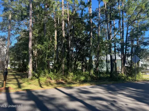 Nsn Pontiac Drive, Kiln, MS 39556