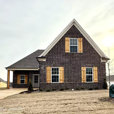 8898 Erin Banks Dr, Southaven, MS 38672