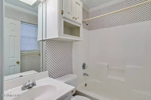 Bath - 151 Armonde Ct, Madison, MS 39110 photo 3 of 3